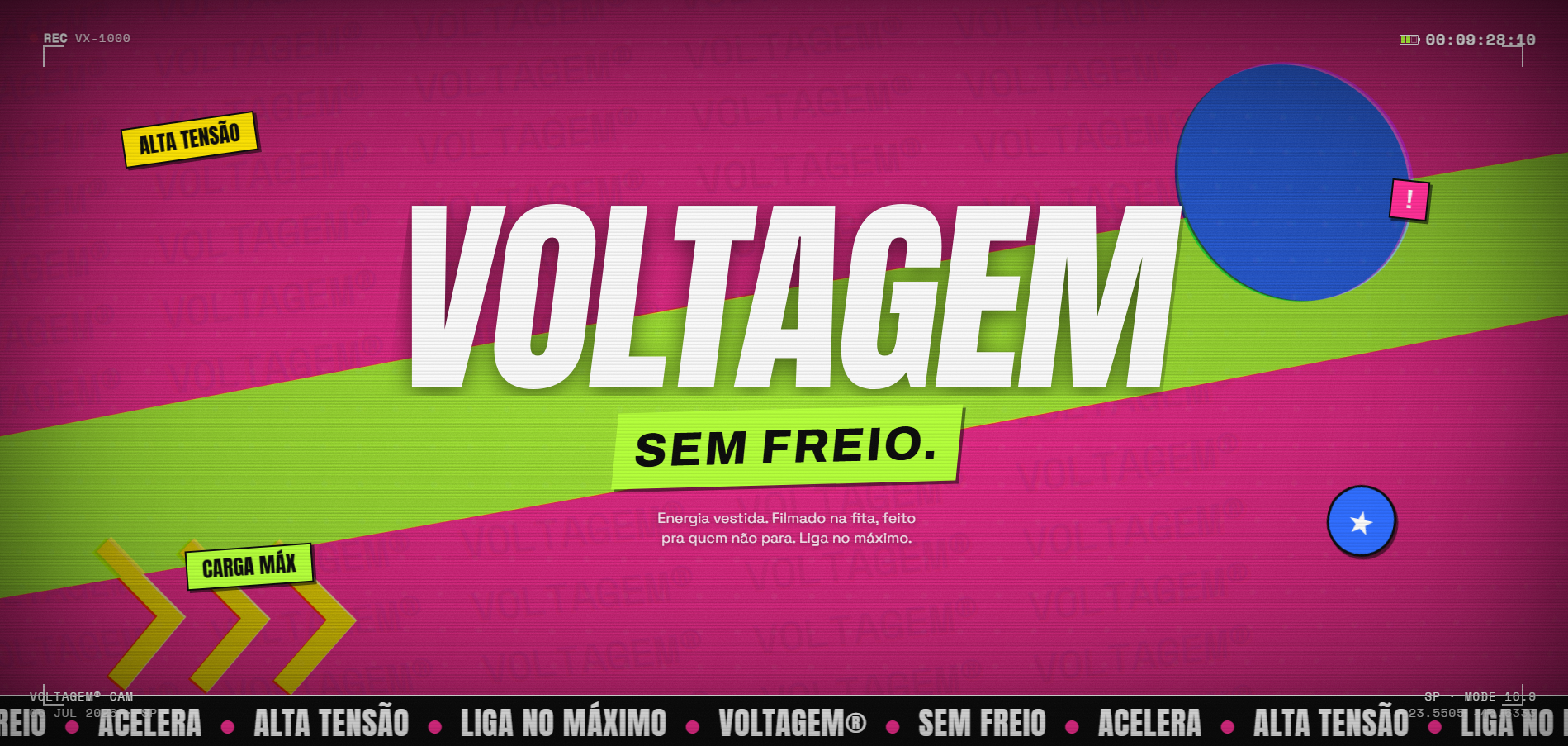 Hero da VOLTAGEM: logotipo em alta tensão sobre faixa verde-limão e fundo magenta, com estética de câmera VHS (REC, timecode e linhas de tracking)